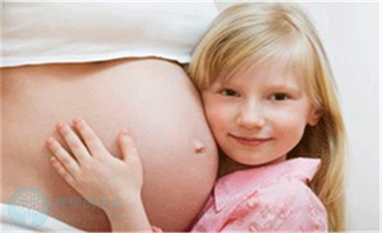 高龄女性做试管婴儿，一次应该移植几个胚胎？
