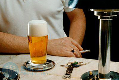 泰国试管助孕师针对男性吸烟喝酒引发生育问题的分析